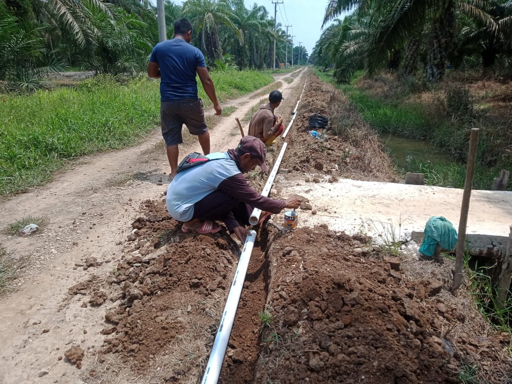 Desa Tenggulang Baru Tahun Ini Benahi Jalan Produksi, Buat Sumur Bor Serta Jaringan Air Kerumah Warga