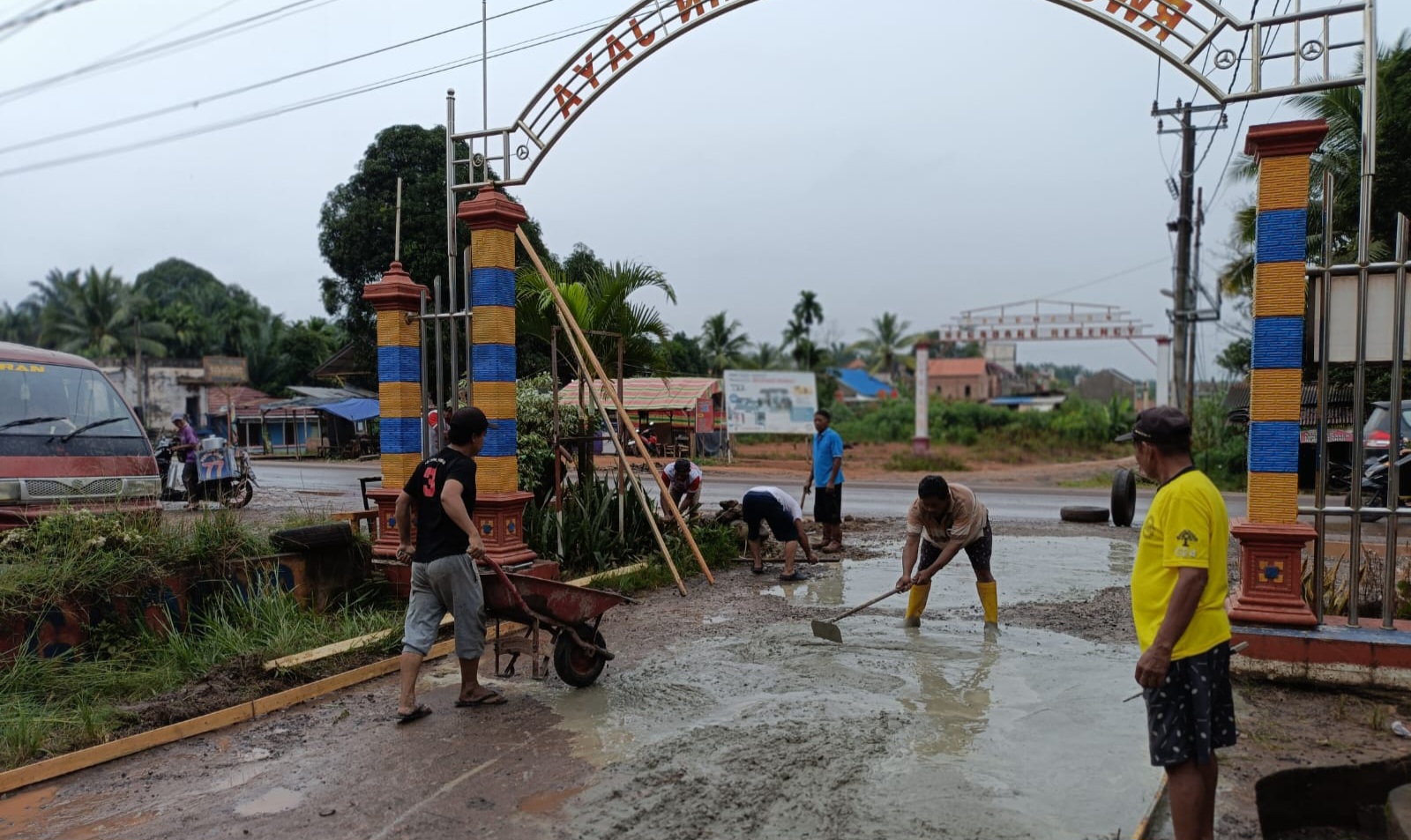 Warga Begadang Sungai Lilin Jaya Gotong Royong Cor Jalan, Nilainya Capai 60 Juta 