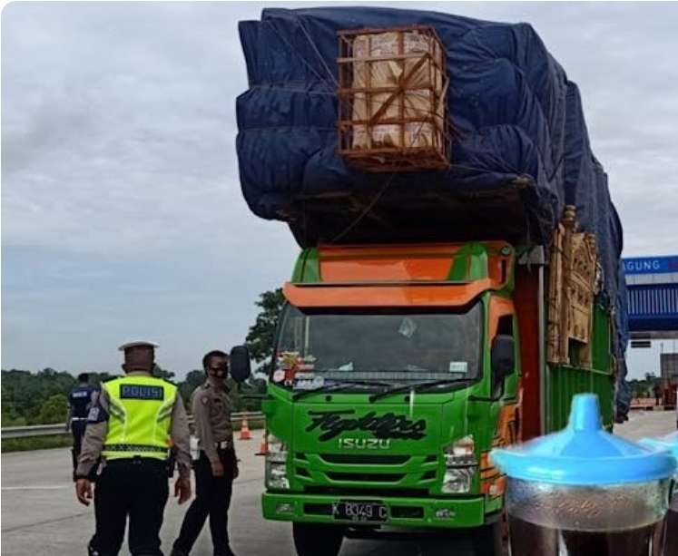 Truk ODOL Dilarang Melintas di Tol Palembang - Kayuagung, Masih Nekad Dipaksa Putar Balik