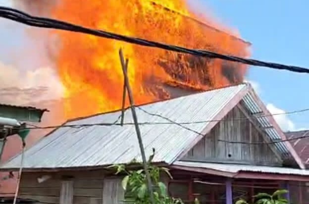 Kebakaran Hebat Landa Desa Kepayang Bayung Lencir, Sejumlah Rumah Warga Terdampak