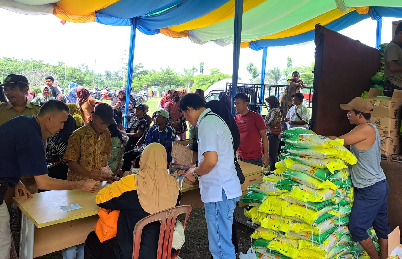 Ribuan Paket Beras dan Minyak Goreng Ludes, Dalam Gelaran Operasi Pangan Murah di Sungai Lilin