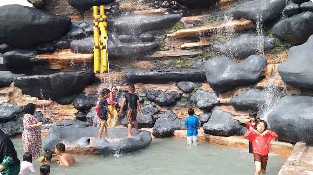 Ingin Merasakan Sensasi Air Terjun di Tengah Kota Sekayu, Disini Tempatnya