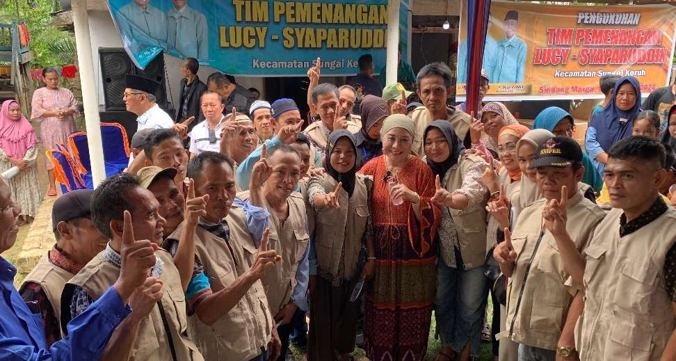 Sungai Keruh Bersatu, Hj Lucianty Resmikan Posko Sekaligus Tim Pemenangan di Desa Perbatasan Muba-Pali 