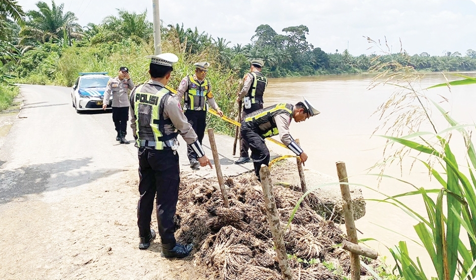Jalan Tergerus Sungai Rawas, Akses Vital Karang Dapo–Rawas Ilir Terancam Lumpuh