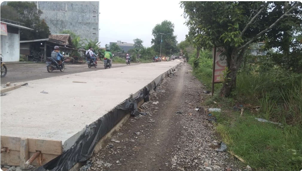 Jalan Randik Sekayu Dicor Beton, Kasat Lantas Muba Berharap Awal Desember 2024 Selesai