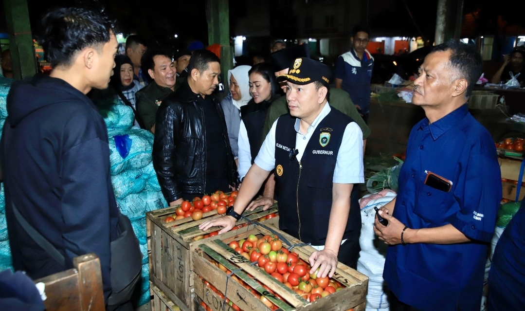 Pj Gubernur Sumsel Sidak Pasar Induk Jakabaring, Pastikan Pasokan Bahan Pokok Stabil