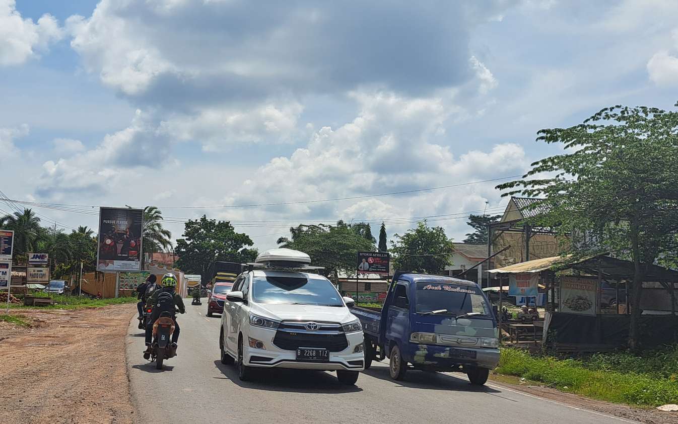 Hari Ini Puncak Arus Balik, Jalintim Ramai Kendaraan Pemudik