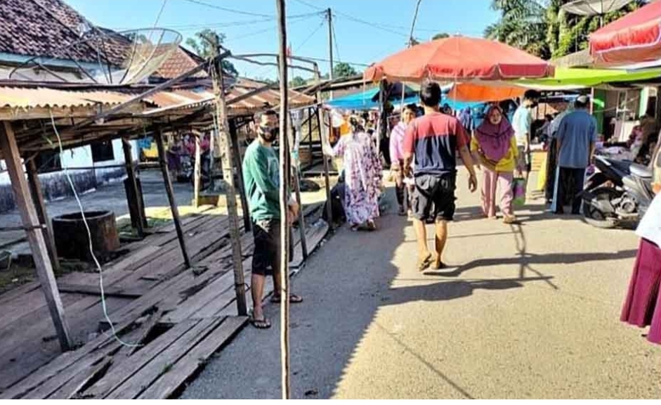 Usai Lebaran, Pasar Kalangan di Sanga Desa Sepi Pengunjung