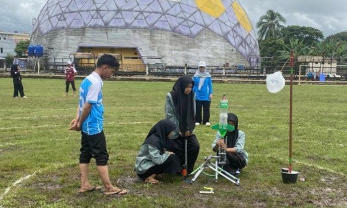 MAN 1 Muba Gelar Lomba Roket Air, Ajang Kreativitas dan Kekompakan Siswa