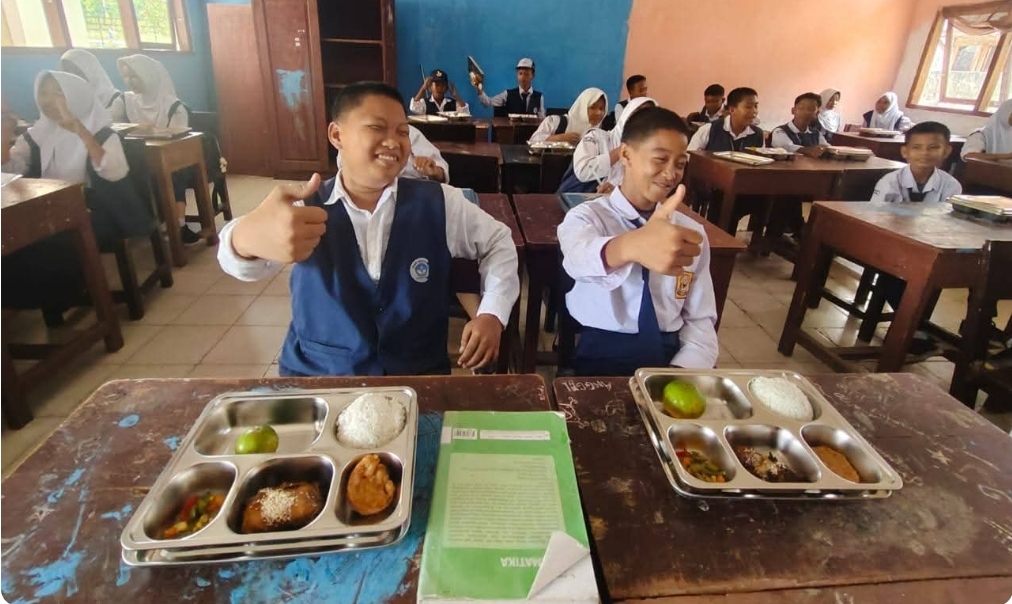 Ribuan Siswa di Sanga Desa Mulai Nikmati Program Makan Siang Gratis Presiden Prabowo