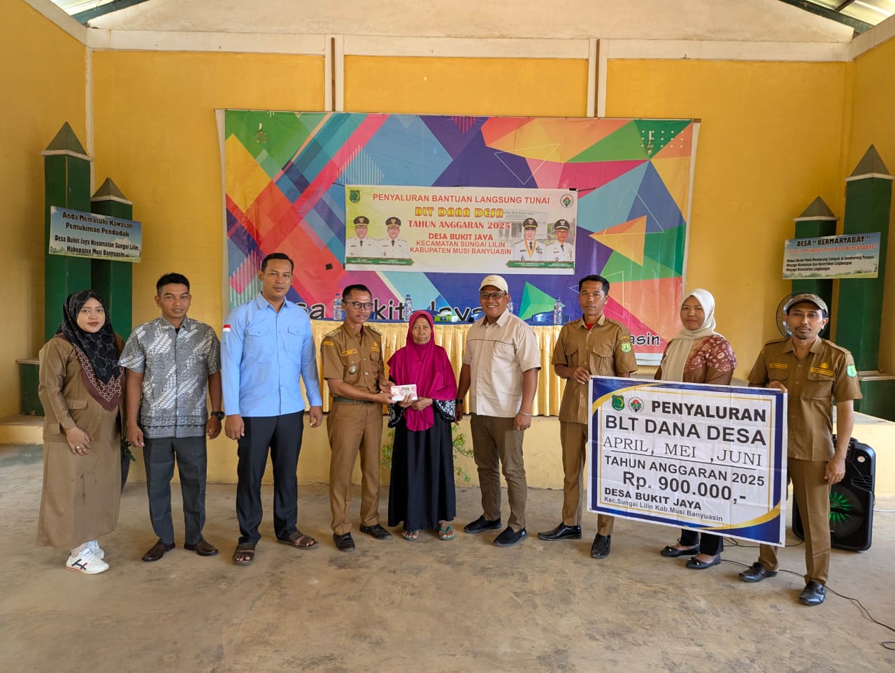 Pemdes Bukit Jaya Bagikan BLT DD Tahun 2025 Tahap 2