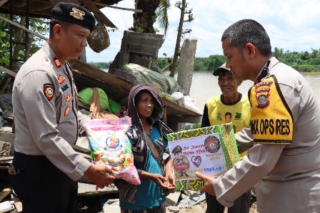 Warga Terdampak Longsor Mendapat Bantuan 