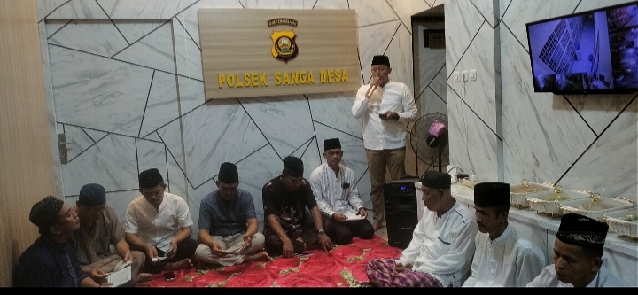 Pererat Silaturahmi Dengan Masyarakat, Polsek Sanga Desa Gelar Yasinan dan Doa Bersama