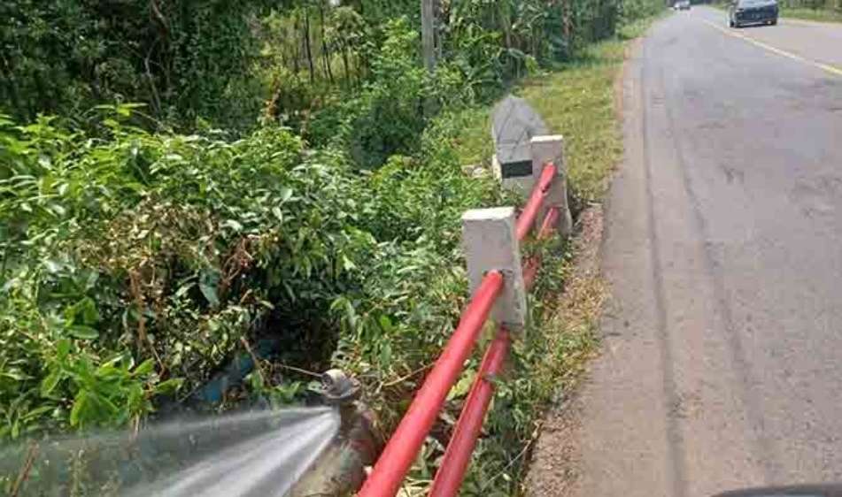 Pipa PDAM di Desa Epil Bocor, Air Terbuang Percuma