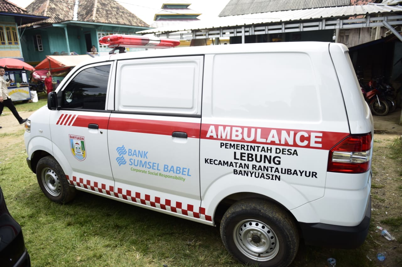 Warga Desa Lebung  Banyuasin Dapat  Bantuan  Mobil Ambulance  