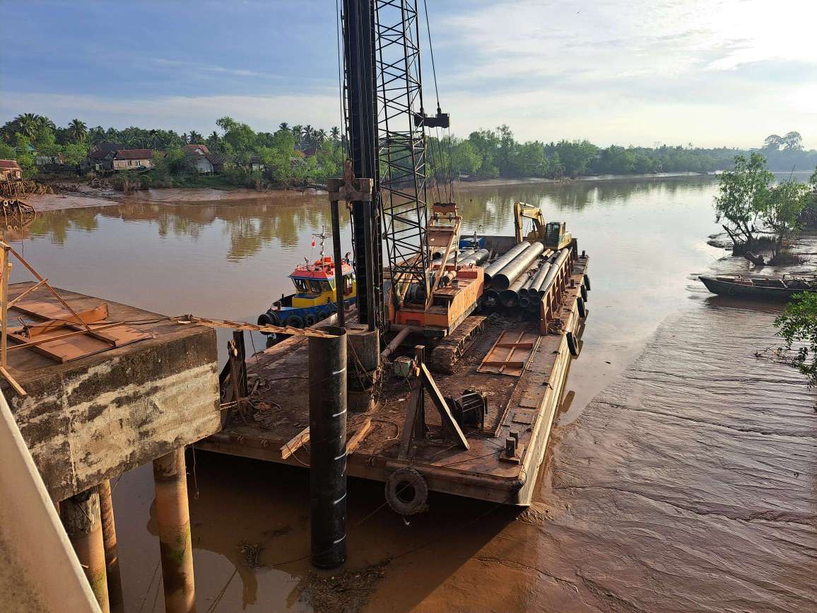 Pemasangan Besi Pengaman Dimulai di Jembatan Sungai Lilin, Warga Sambut Positif