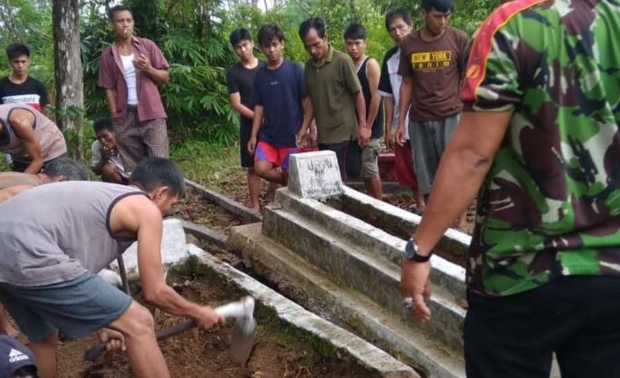 Terkait Pilkades, Makam Belasan Tahun di Musi Rawas Dipindahkan