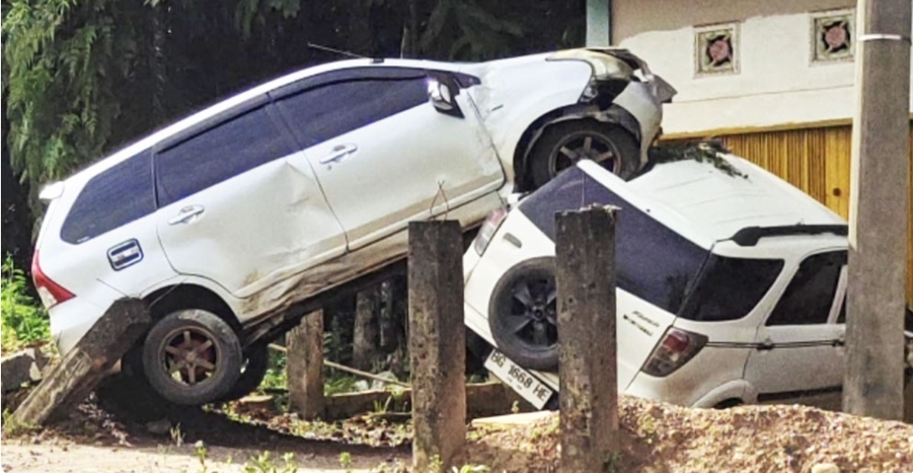 Avanza Hantam Rush Parkir di Desa Teluk Kijing Kecamatan Lais, Ini Dugaan Penyebabnya