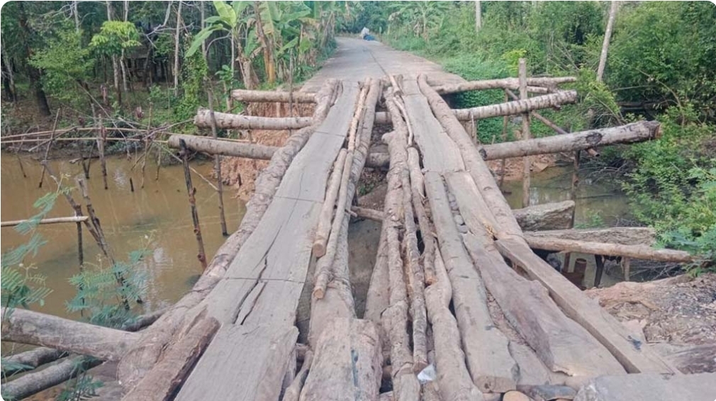 Masih Lintasi Jembatan Darurat, Warga Dana Cala Muba Menanti Perbaikan Jembatan Permanen