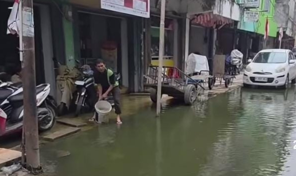 Viral! Jalan Pasar 16 Ilir Palembang Disulap Jadi 'Tambak Lele', Wali Kota Turun Tangan