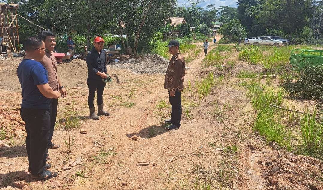 Pemdes Srigunung dan Pihak Kecamatan Lakukan Cek Tanah Aset Pemkab, Rencanya Untuk Dibangun SD