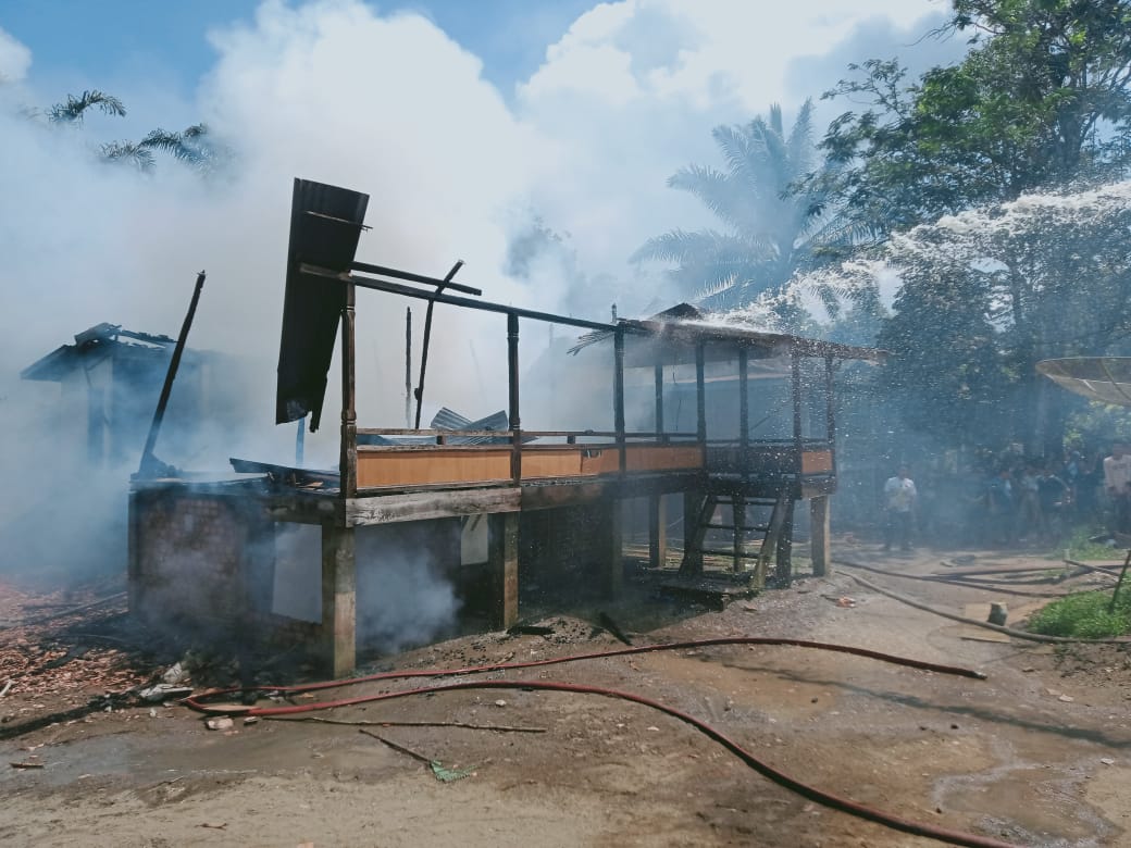 Ditinggal Pergi, Rumah Warga Pangkalan Jaya Hangus Terbakar 