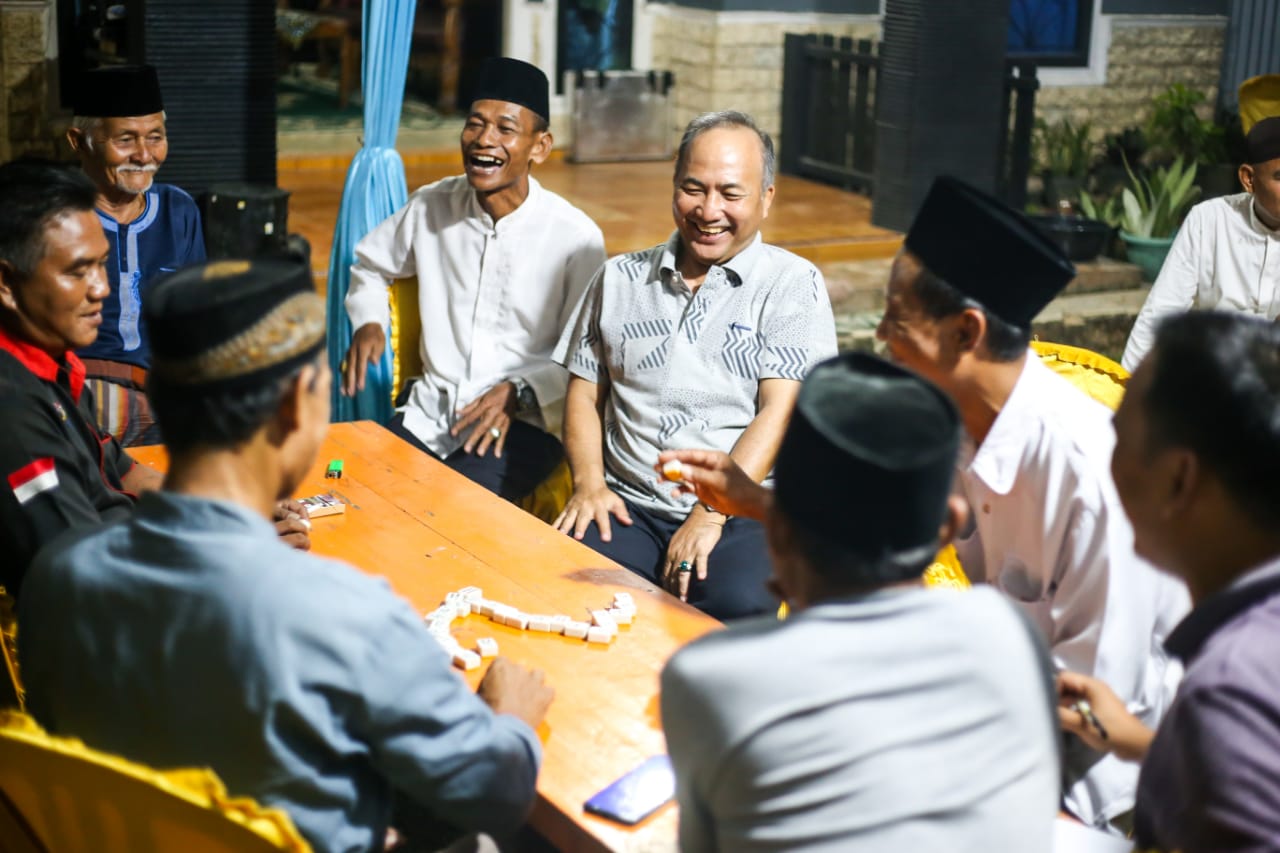 Bermalam Minggu di Desa Kaliberau, Serap Aspirasi Hingga Maen Gaple Bareng Warga