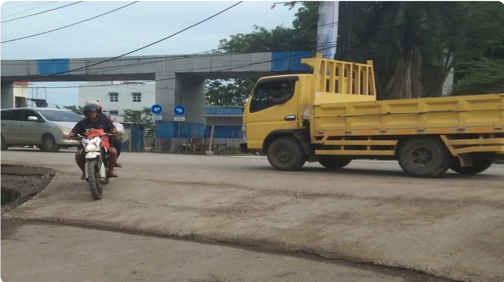 Jalan Cor Beton di Jalan Randik Kota Sekayu Sulitkan Pengendara Motor, Ini Penyebabnya