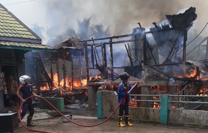 Kebakaran di Kelurahan Bayung Lencir Muba, 2 Rumah Ludes Dilalap Api