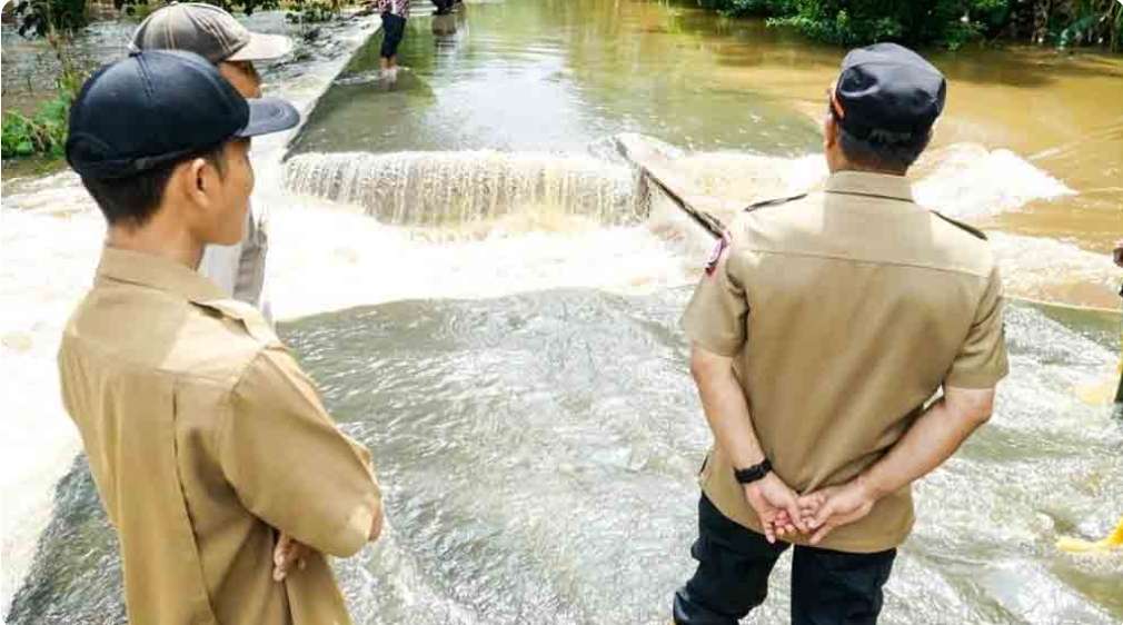 Infrastruktur di Muba Mulai Rusak Terdampak Banjir, Jalan di Kampung Halaman PJ Bupati Amblas
