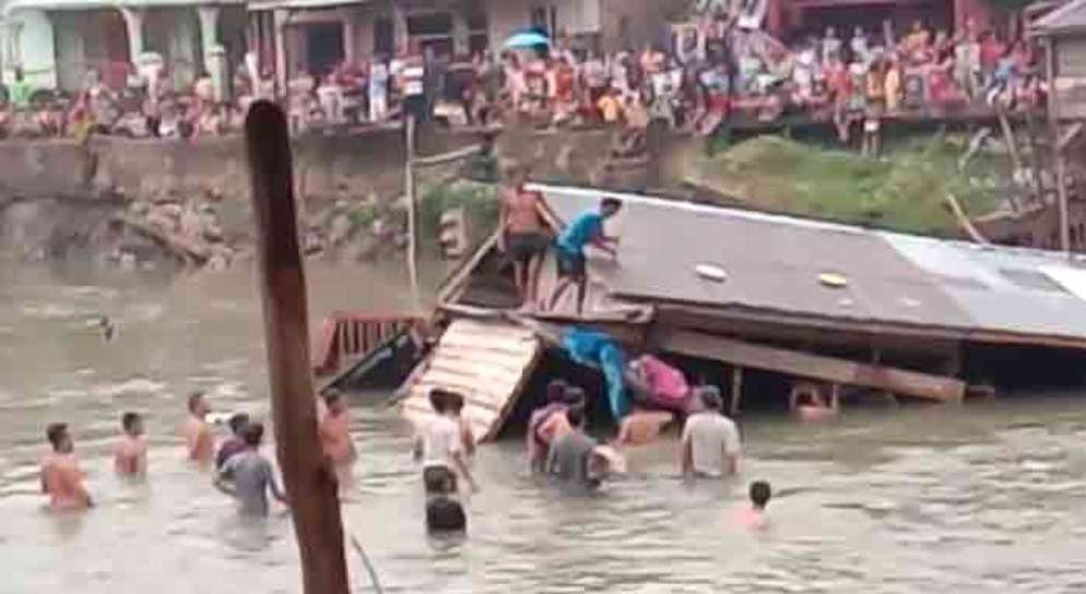 Rumah Warga OKI Hanyut di Sungai Komering, Akibat Hujan Disertai Angin Kencang