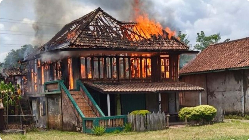 Diduga Konsleting Listrik, Rumah di Muara Enim Hangus Terbakar