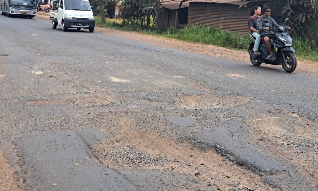 Tol Palembang–Jambi Dikebut, Jalan Lintas Timur di Muba Banyak Kerusakan dan Rawan Kecelakaan