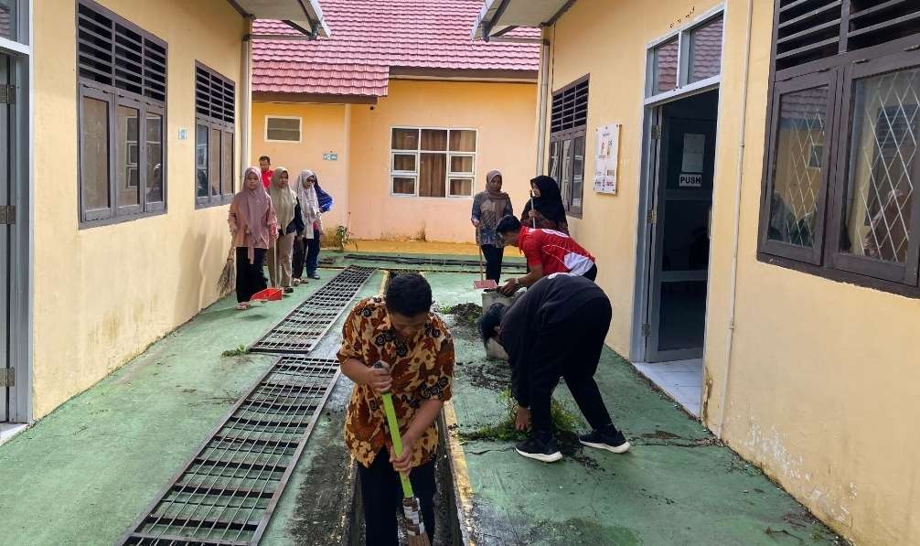 Disnakertrans Muba Gelorakan Budaya Jumat Bersih dan Gotong Royong, Wujudkan Lingkungan Kerja Sehat