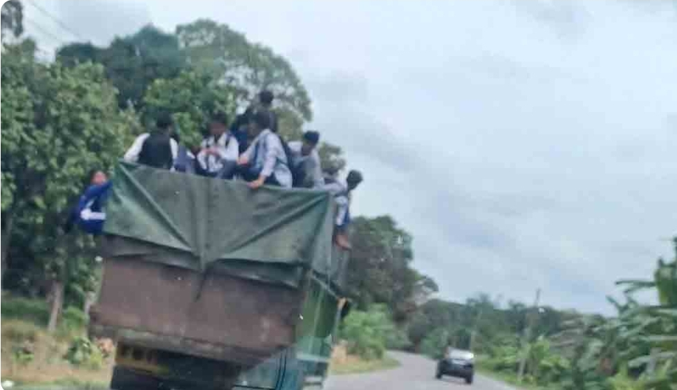 Viral, Pelajar Pulang Sekolah Numpang di Bak Truk, Tidak Bahaya Ta?