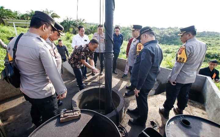 Pj Bupati Sandi Dampingi Kapolda Sumsel Pantau Langsung Lokasi Illegal Driling