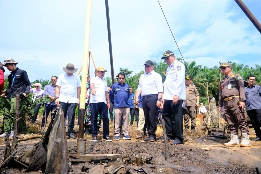 Menteri ESDM Bahlil Lahadalia dan Gubernur Herman Deru Tinjau Langsung Sumur Minyak Rakyat di Muba