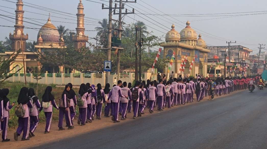 Ratusan Siswa SMPN 1 Sungai Lilin Jalan Santai, Meriahkan HUT RI ke-81