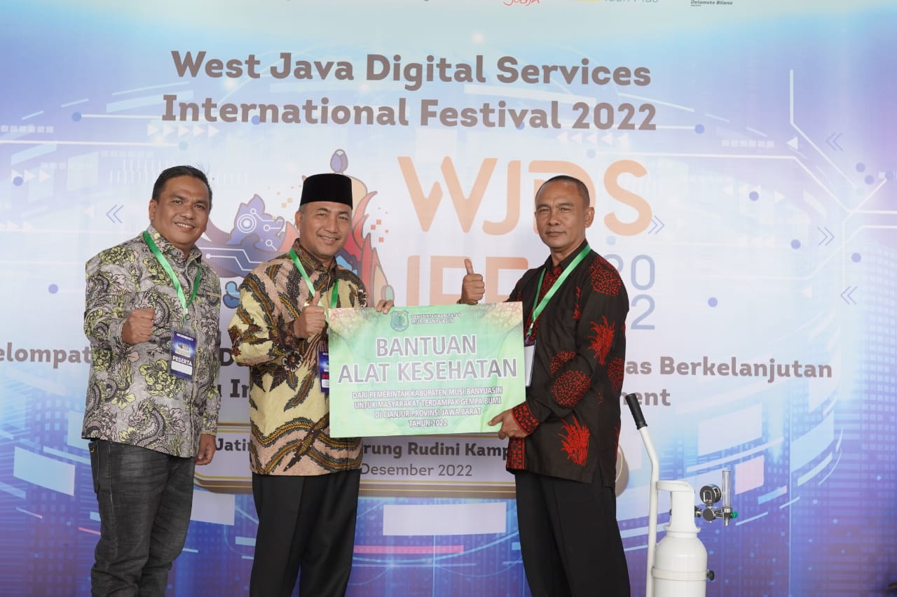 Disela Giat West Java Digital Services Internasional Festival 2022 Pj Bupati Muba H Apriyadi Serahkan Bantuan 