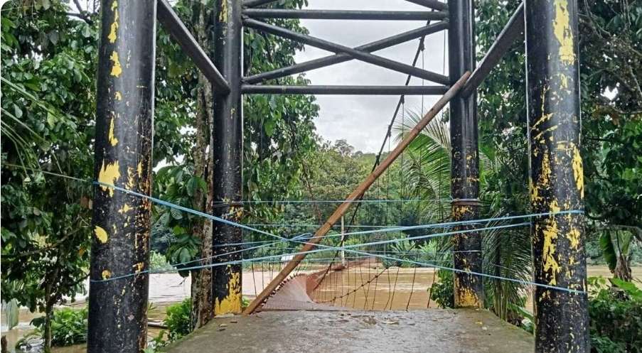 Dua Tahun Terputus, Warga Karang Agung Bertaruh Nyawa Seberangi Sungai Demi Ekonomi