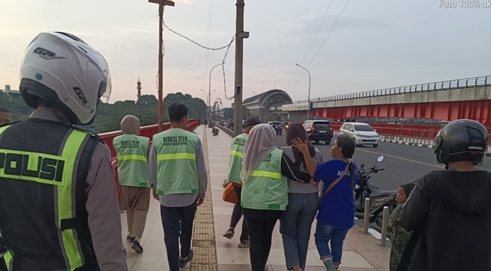 Detik-Detik Penyelamatan di Jembatan Ampera: Respons 110 dan CCTV Polda Sumsel Gagalkan Aksi Nekat