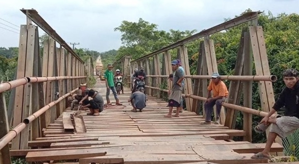 Jembatan Penghubung Pulau Rimau - Selat Penuguan di Banyuasin Memprihatinkan