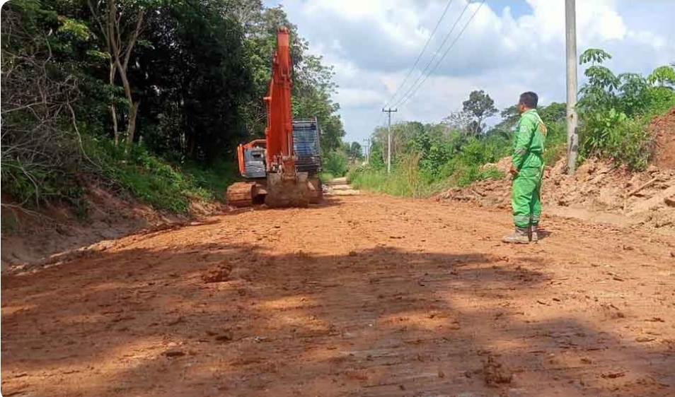Perusahaan Keroyokan Bantu Perbaikan Jalan Rusak di Jirak Jaya