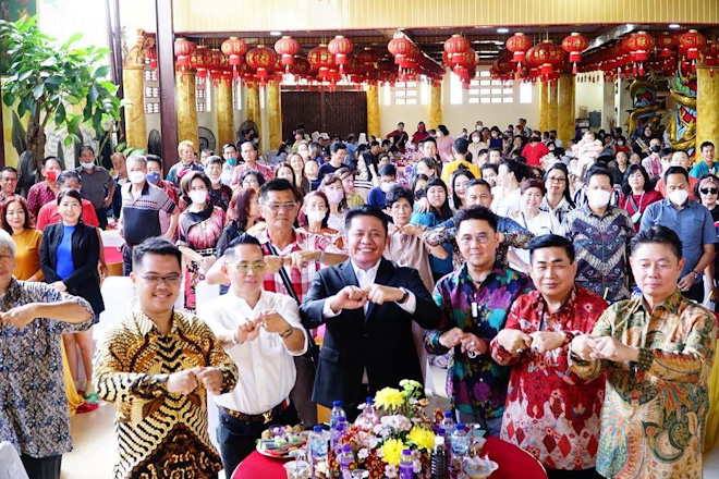 Hadiri HUT Ke-17 Pengobatan Dewi Kwan Im, Herman Deru : Terbarkan Kebaikan Tanda Memandang Agama dan Suku