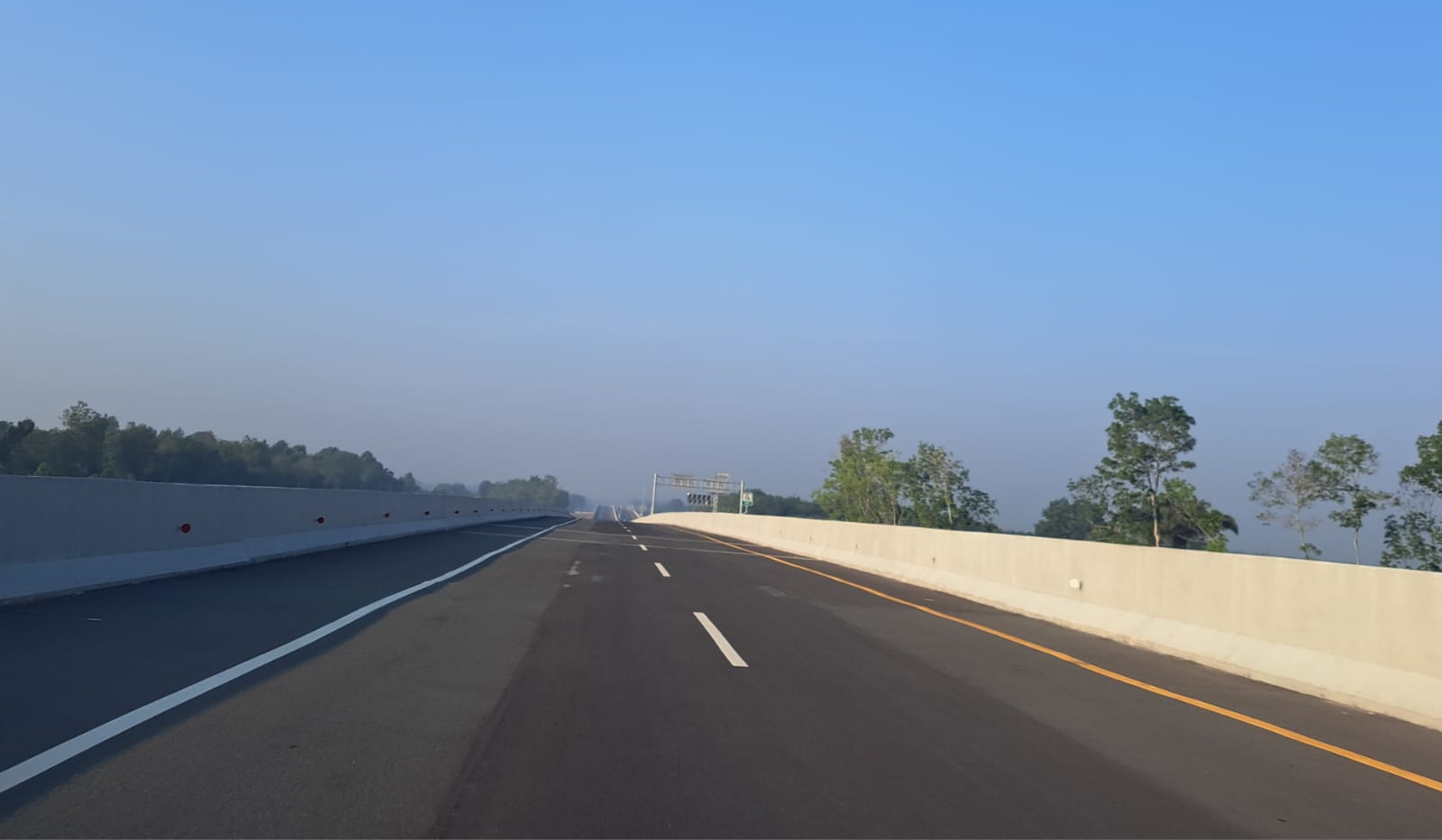 Menyusuri Tol Indralaya - Prabumulih, Menikmati Pemandangan Danau Hingga Kebun Nanas