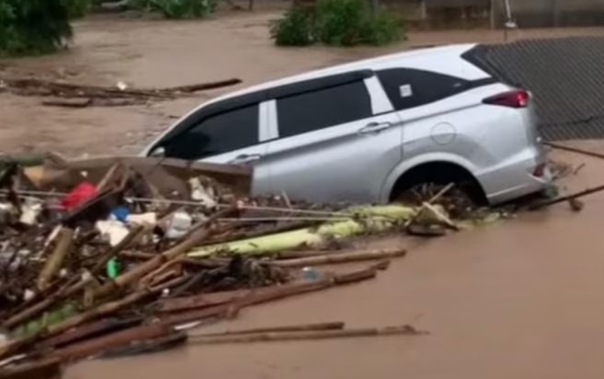 Hujan Deras, Bandar Lampung Dikepung Banjir, Jalinsum Lumpuh