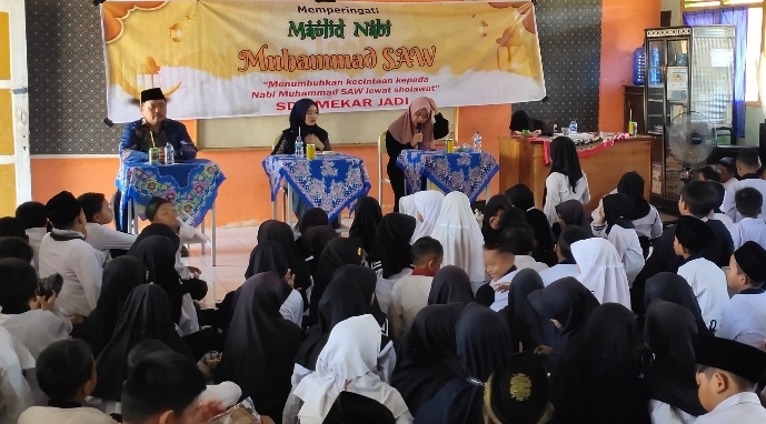 Kenalkan Siswa Dengan Hari Besar Islam, SDN Mekar Jadi Gelar Peringatan Maulid Nabi Muhammad SAW