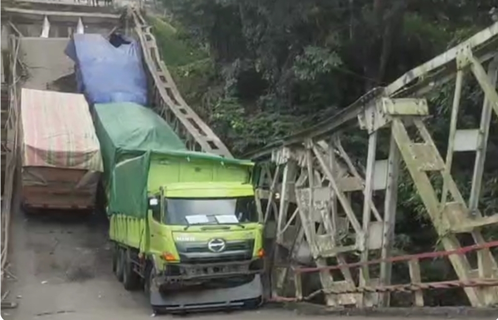 Jembatan Ambruk, Lalu Lintas Terganggu dan Angkutan Batubara di Lahat Terancam Tersendat