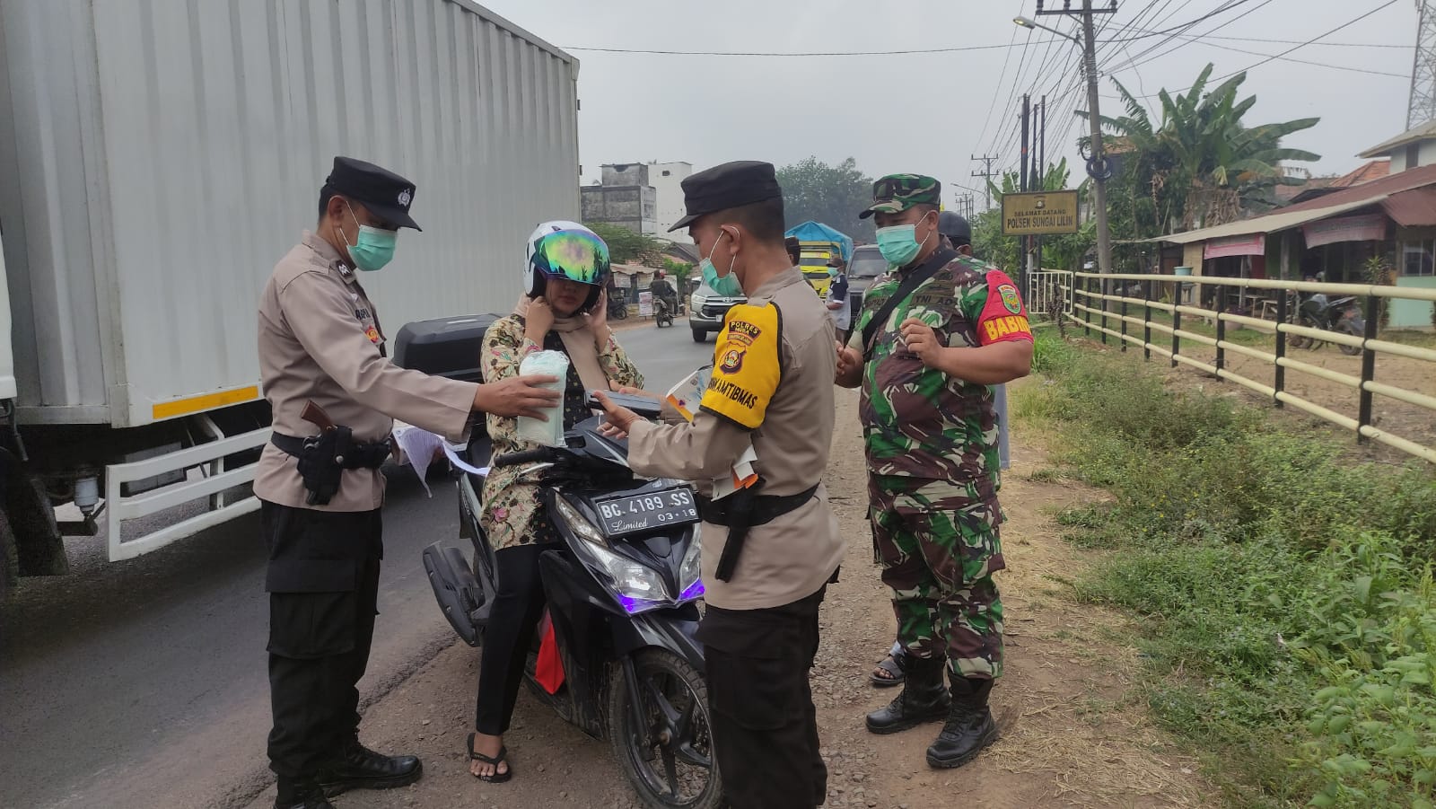 Pengurus Bamukoi Bersama Forkopimcam Sungai Lilin Bagikan Masker