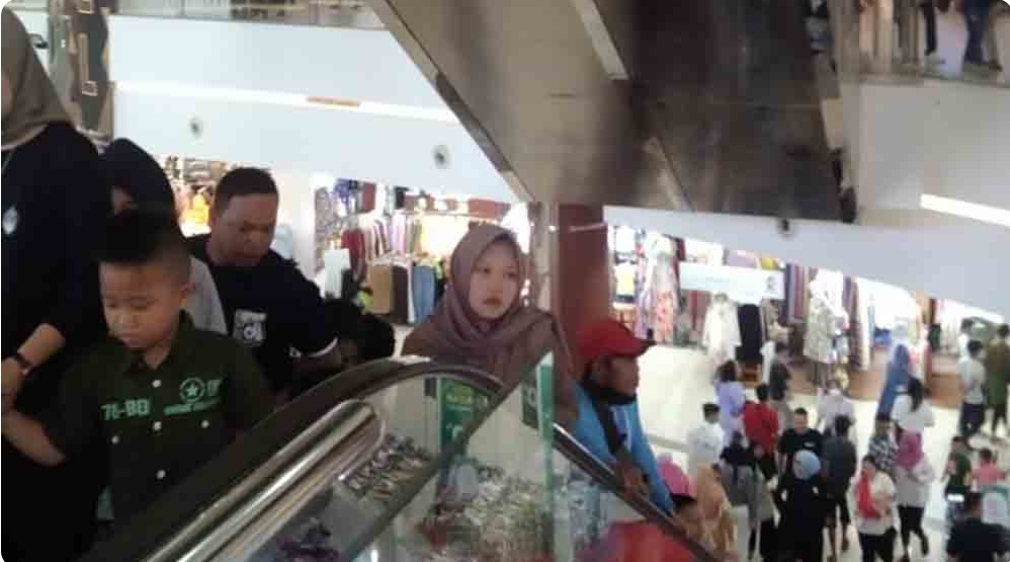 Hari Lebaran Ketiga, Masyarakat Mulai Padati Mall di Kota Palembang